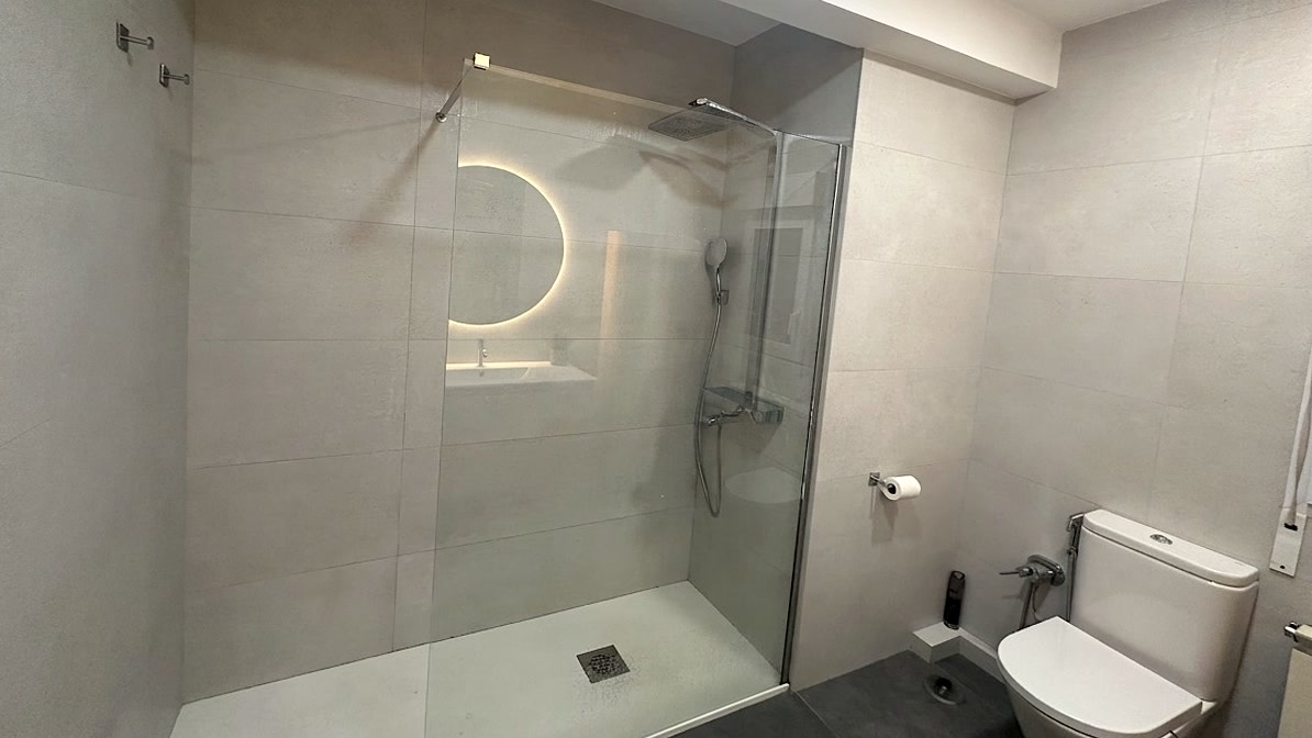 Reforma de baño con ducha de obra